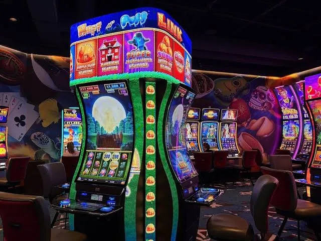 Social gaming invitations and relaxed shared play